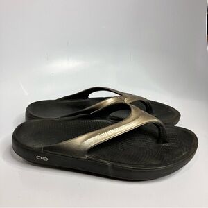 Oofos oolala sandals size 11 gold black